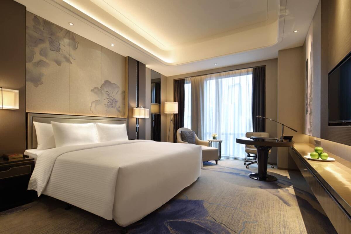 Down comforters, minibar, in-room safe, desk