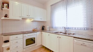 Kühlschrank, Mikrowelle, Ofen, Geschirrspüler