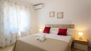 2 chambres, fer et planche à repasser, Wi-Fi gratuit, draps fournis