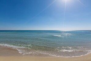 Una spiaggia nelle vicinanze