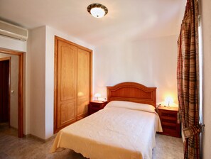 3 chambres, fer et planche à repasser, Wi-Fi gratuit, draps fournis