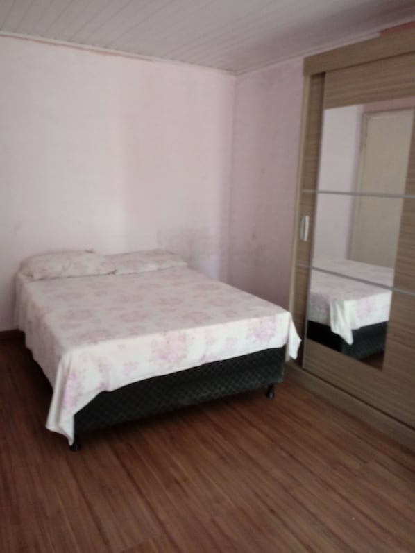 Wifi gratis y ropa de cama