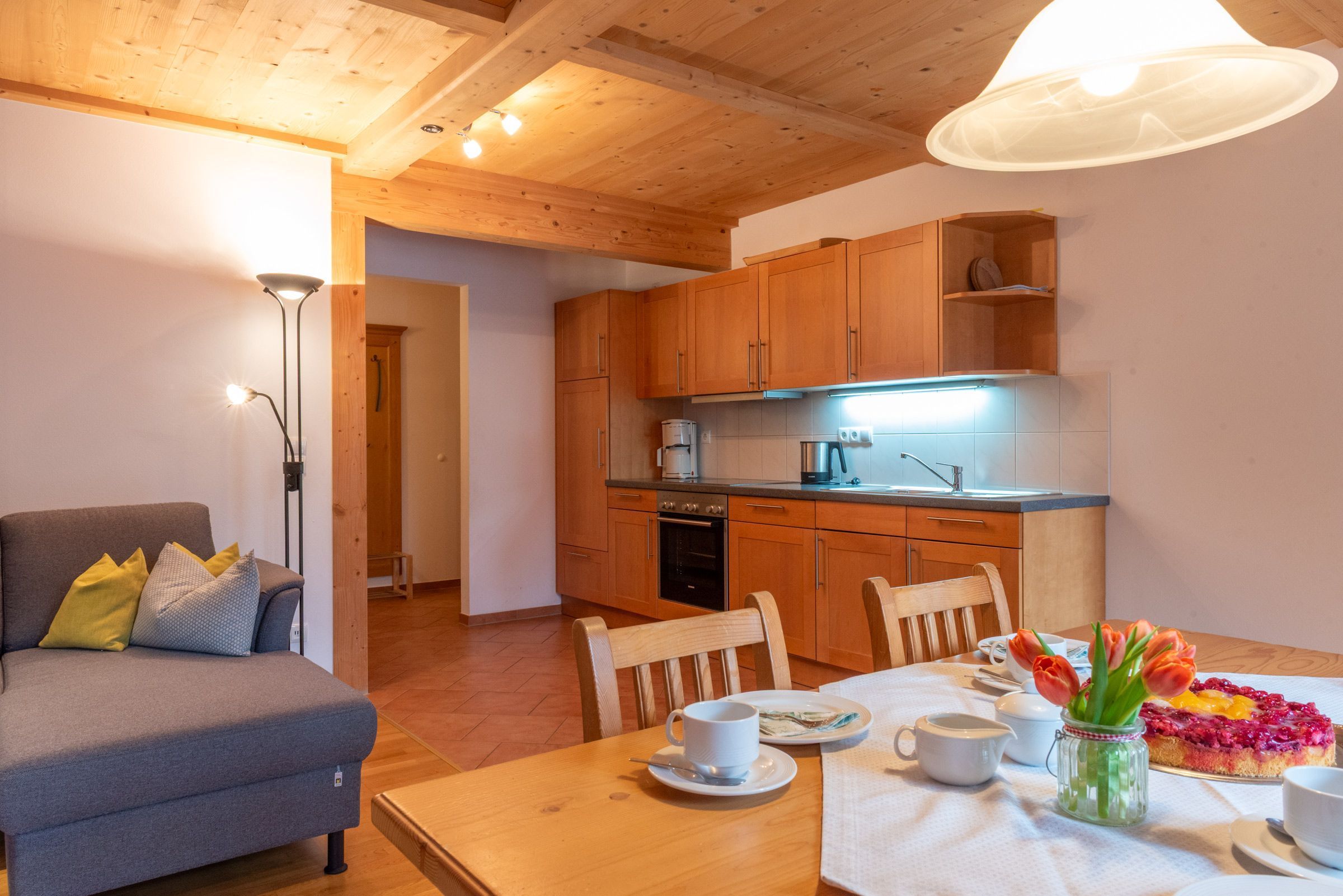 Wohnzimmer, Blick zur Küche