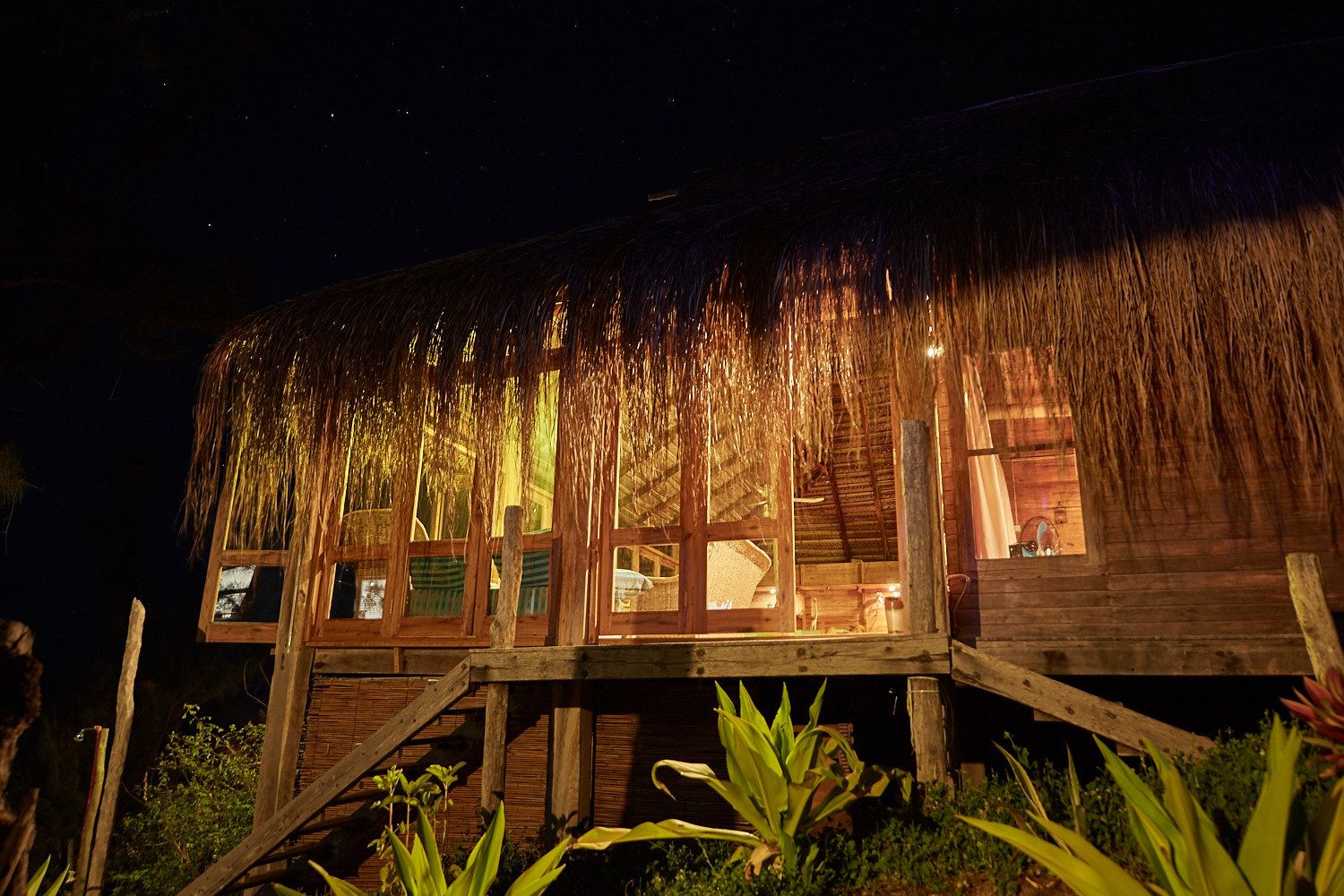 住宿正面 - 傍晚/夜晚