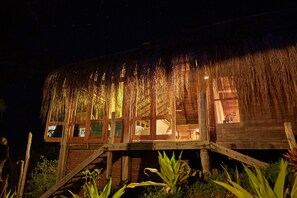 Front of property – evening/night - Casa Algodoal (Tofo)