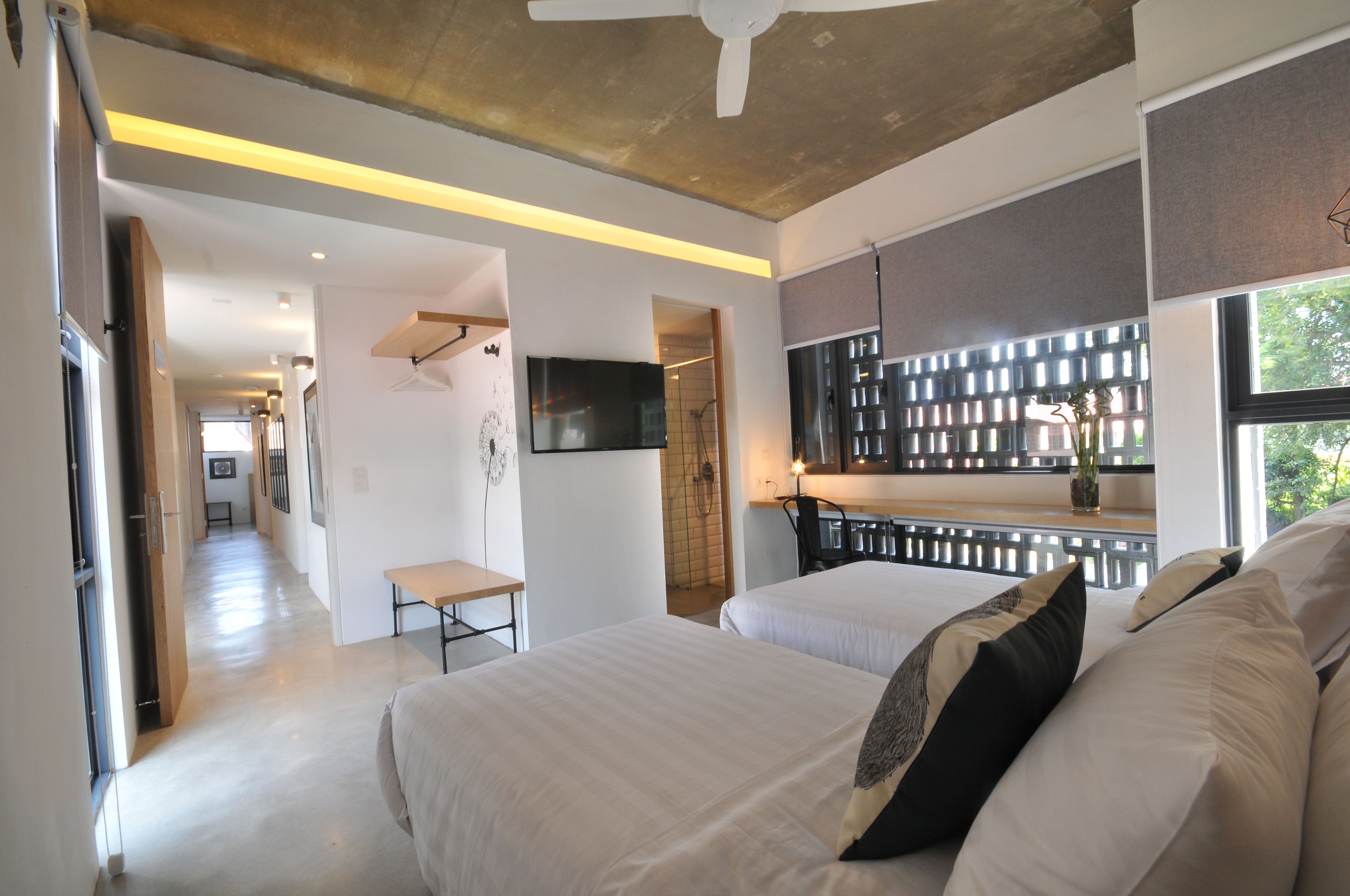 deluxe twin  | desk, iron/ironing board, free wifi, bed sheets