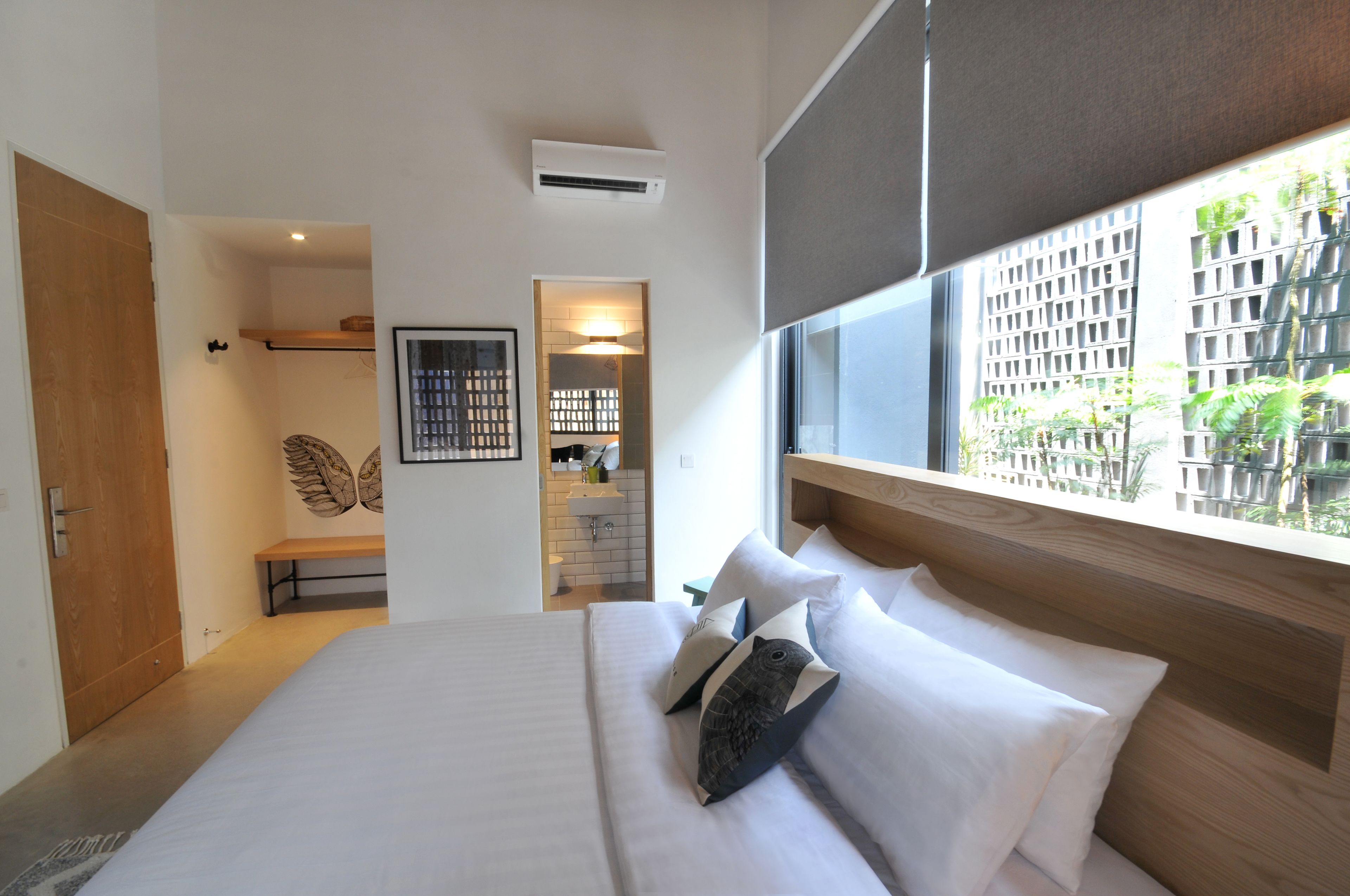 premium king with own garden | desk, iron/ironing board, free wifi, bed sheets