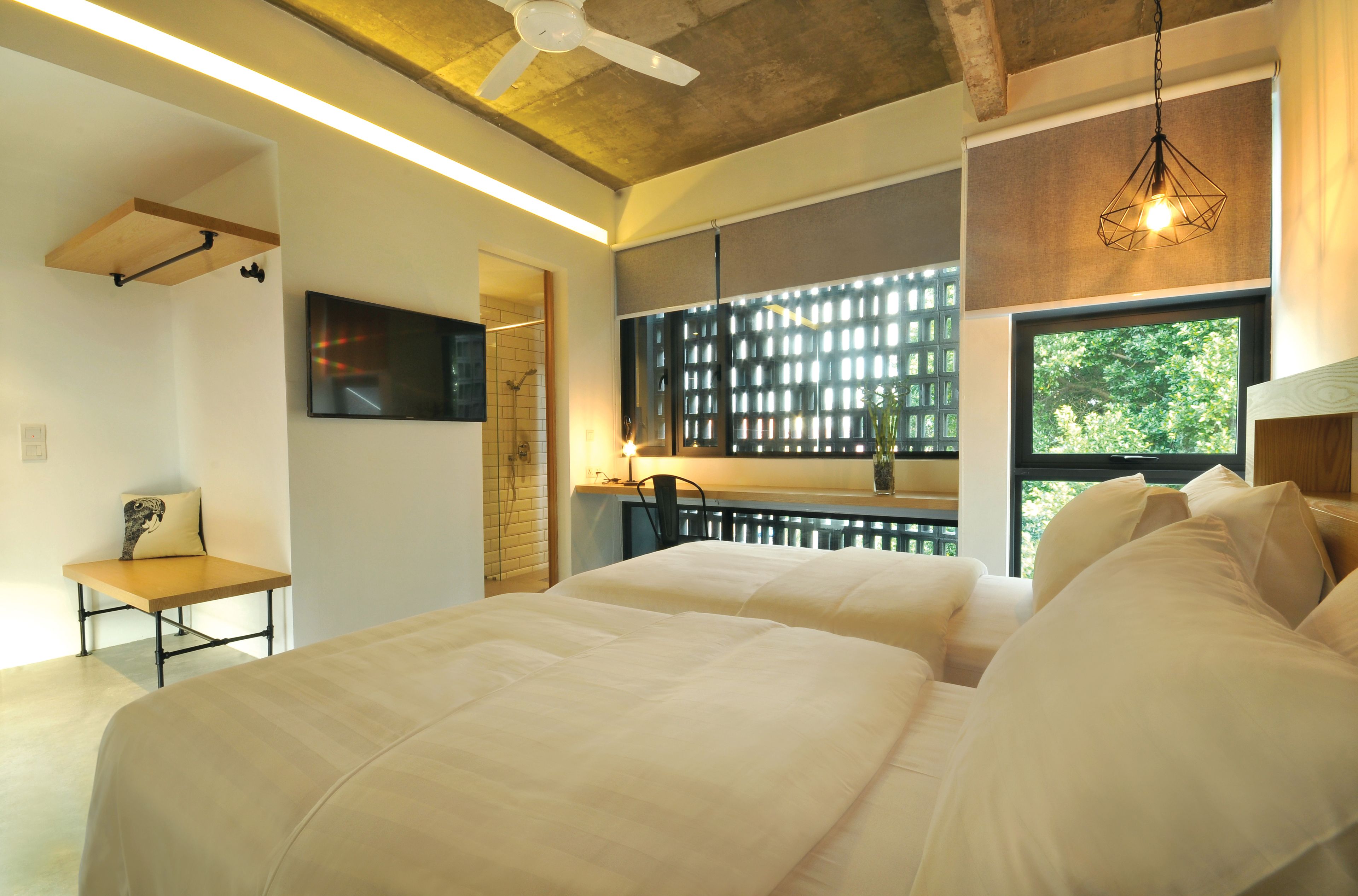 deluxe twin  | desk, iron/ironing board, free wifi, bed sheets