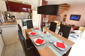 Unclassified image, 3 of 18, button