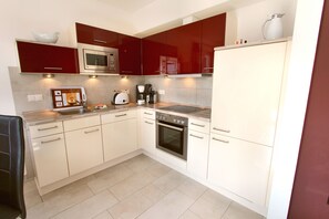 Kühlschrank, Mikrowelle, Ofen, Geschirrspüler