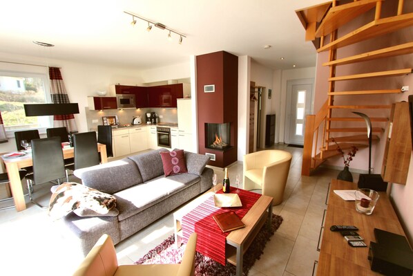 Unclassified image, 1 of 18, button