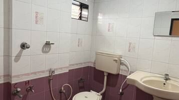 Ducha, artículos de tocador gratuitos, toallas