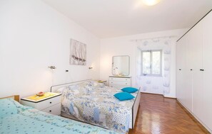 1 bedroom, free WiFi, bed sheets
