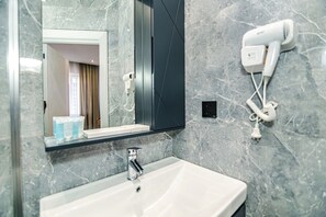 Standardzimmer, Stadtblick | Badezimmer