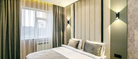 Habitación Deluxe, 1 habitación | Escritorio, camas extra y internet por cable gratis