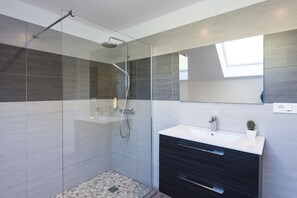 Apartment, Poolside | Bathroom - Espace Zen'ing (Gondecourt)