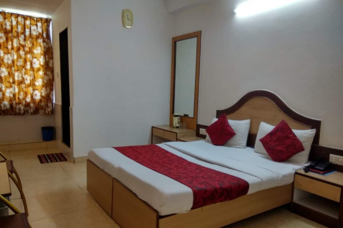 In-room safe, desk, iron/ironing board, rollaway beds
