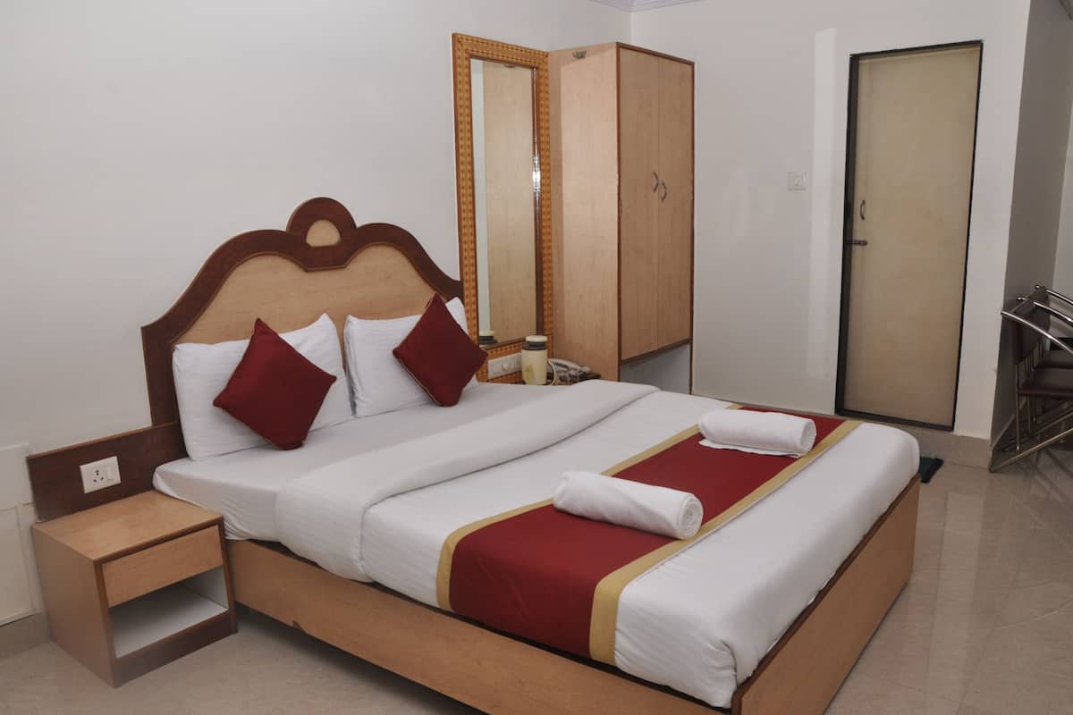 In-room safe, desk, iron/ironing board, rollaway beds