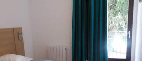 1 dormitori, wifi i roba de llit