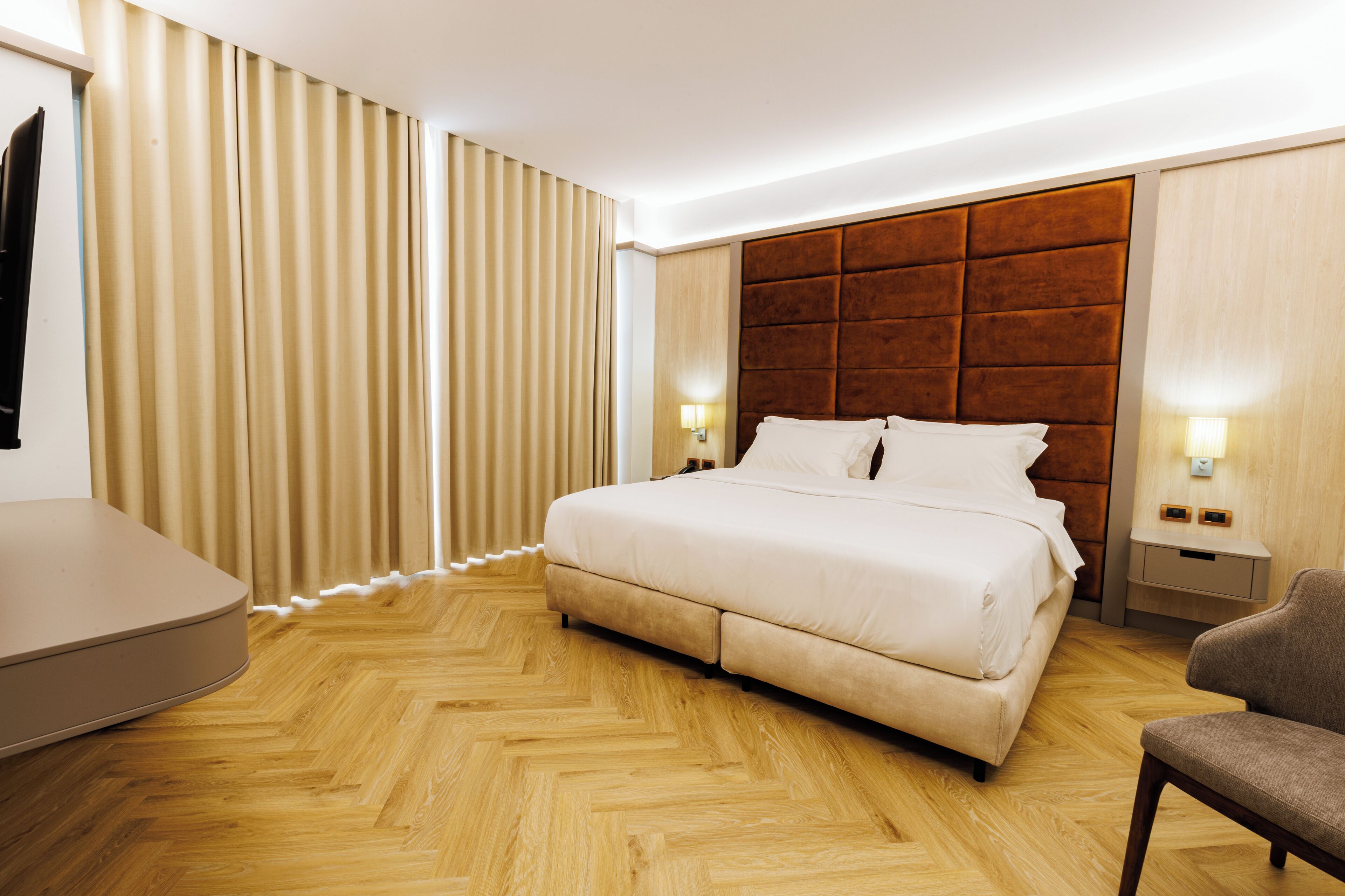 1 bedroom, frette italian sheets, premium bedding, minibar