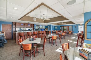 Dining - Beautiful East Coast Sunrises W/Amenities Galore! (North Myrtle Beach)
