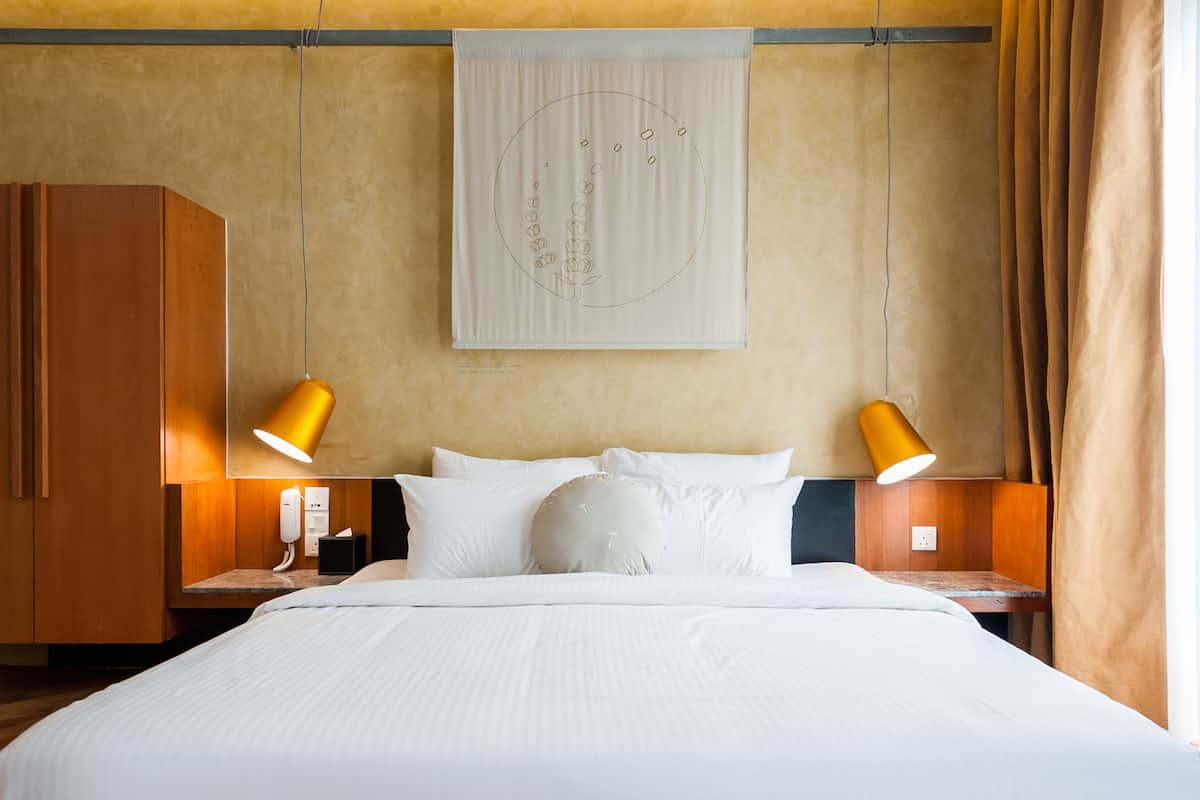 Down duvets, in-room safe, desk, laptop workspace