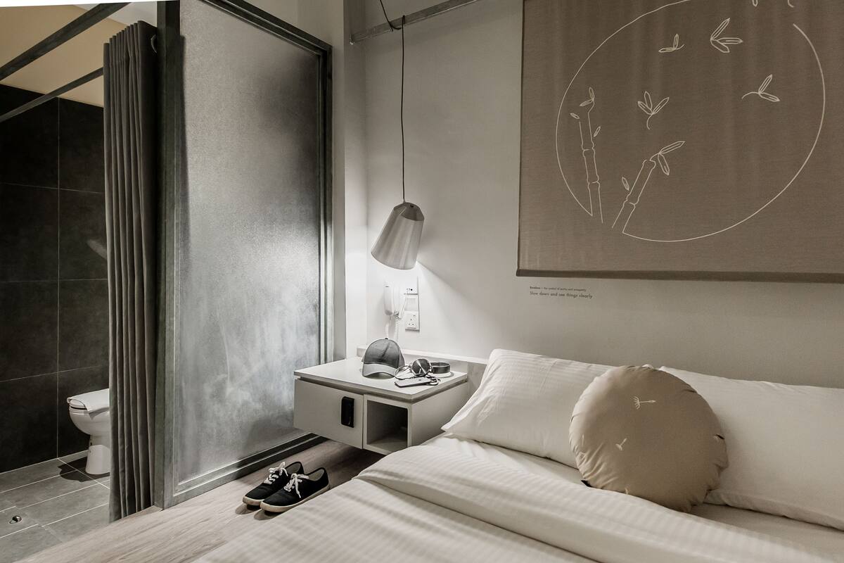 Habitación superior, 1 cama de matrimonio, sin ventanas | Edredones de plumas, caja fuerte, escritorio