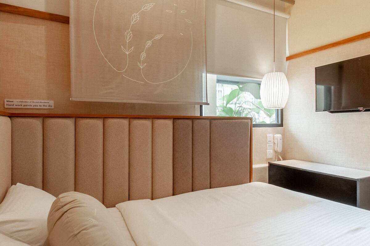 Down duvets, in-room safe, desk, laptop workspace