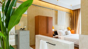 Couette en duvet d'oie, coffres-forts dans les chambres, bureau
