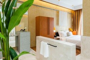 Suite ( B&B ) | Selimut bulu angsa, brankas, meja kerja, dan ruang kerja ramah laptop