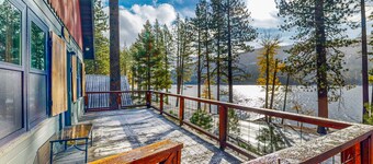 Dog-friendly waterfront cabin w/ lake views & access - close to slopes