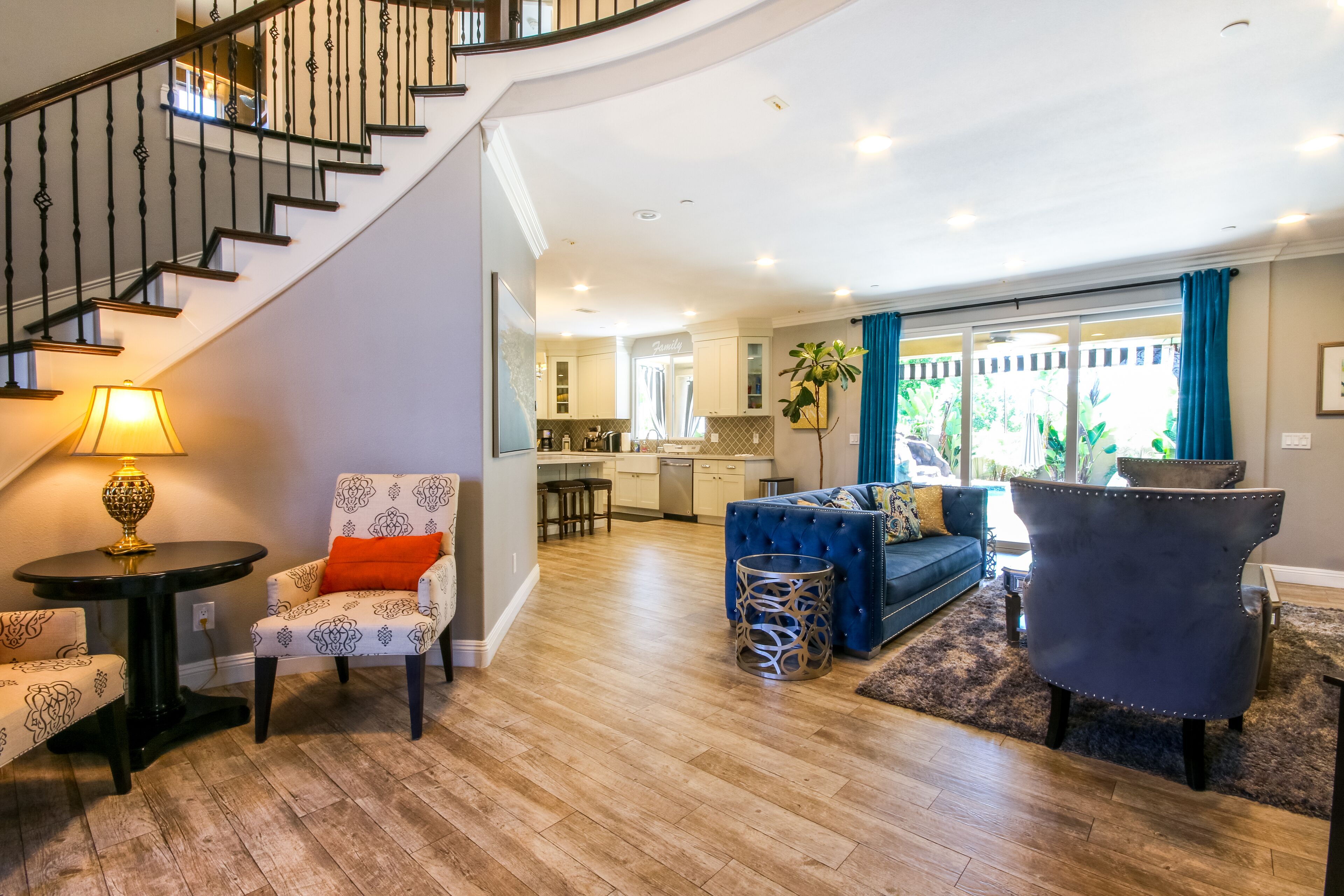 スマートテレビ、暖炉、テーブルサッカー台、書斎 / ワークスペース