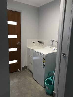 House, 4 Bedrooms | Room amenity