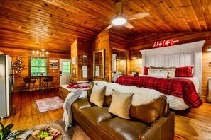 Tabla de planchar con plancha, wifi gratis y ropa de cama 