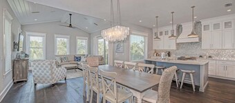 LUXUS ERWARTET 5 Bett 5 Bad brandneu: Aufzug Beheizter Pool / Spa Kostenloses WiFi Beach Gear, private Anlegestelle