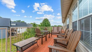 Terrace/patio - A grand vacation is guaranteed when you rent this HUGE 4 bedroom condo! (Branson)
