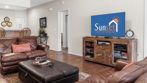 Interior - A grand vacation is guaranteed when you rent this HUGE 4 bedroom condo! (Branson)