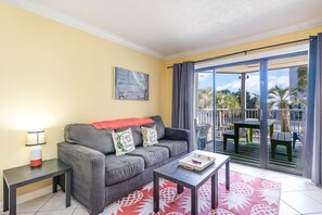 TV, DVD player, video library - One Bedroom Poolside Condo in Myrtle Beach (Myrtle Beach)