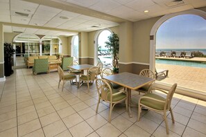 Dining - One Bedroom Poolside Condo in Myrtle Beach (Myrtle Beach)