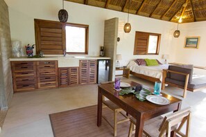 5 bedrooms, iron/ironing board, WiFi, bed sheets