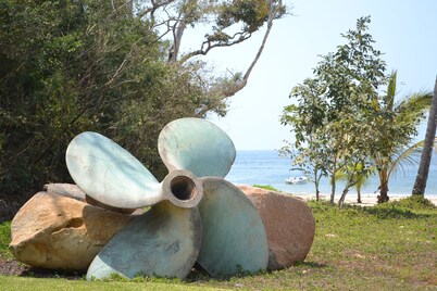 Villa Tutu with jungle and ocean views, 8,600sqf of gardens, sleep 12