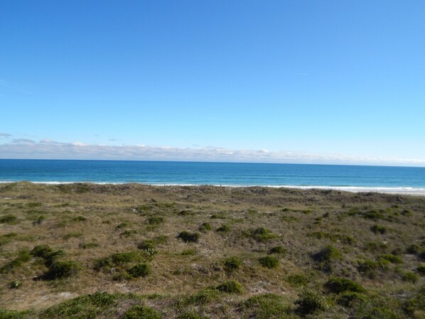 On the beach - Bright and Beachy!  Ocean Front Condo at Dune Ridge (Wrightsville Beach)