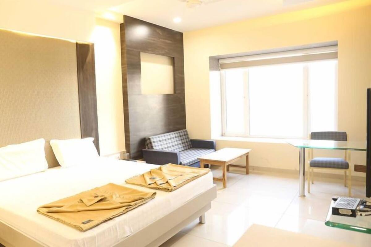 City Double Room, 2 Bedrooms, Park View | 1 bedroom, in-room safe, desk, laptop workspace
