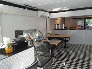 Coffee shop - The Bed Hostel at Patong (Patong)