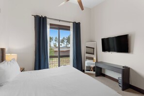 3 bedrooms, iron/ironing board, internet, bed sheets - Spacious Mountain Home, Panoramic View from Private Balcony, Central Location (Silverthorne)