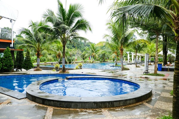 Kolam renang outdoor