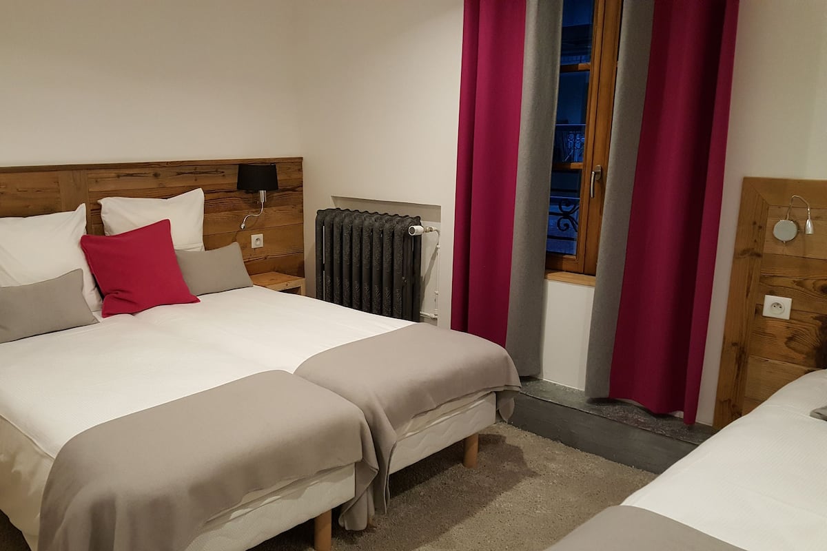 Triple Room | In-room safe, free WiFi, bed sheets