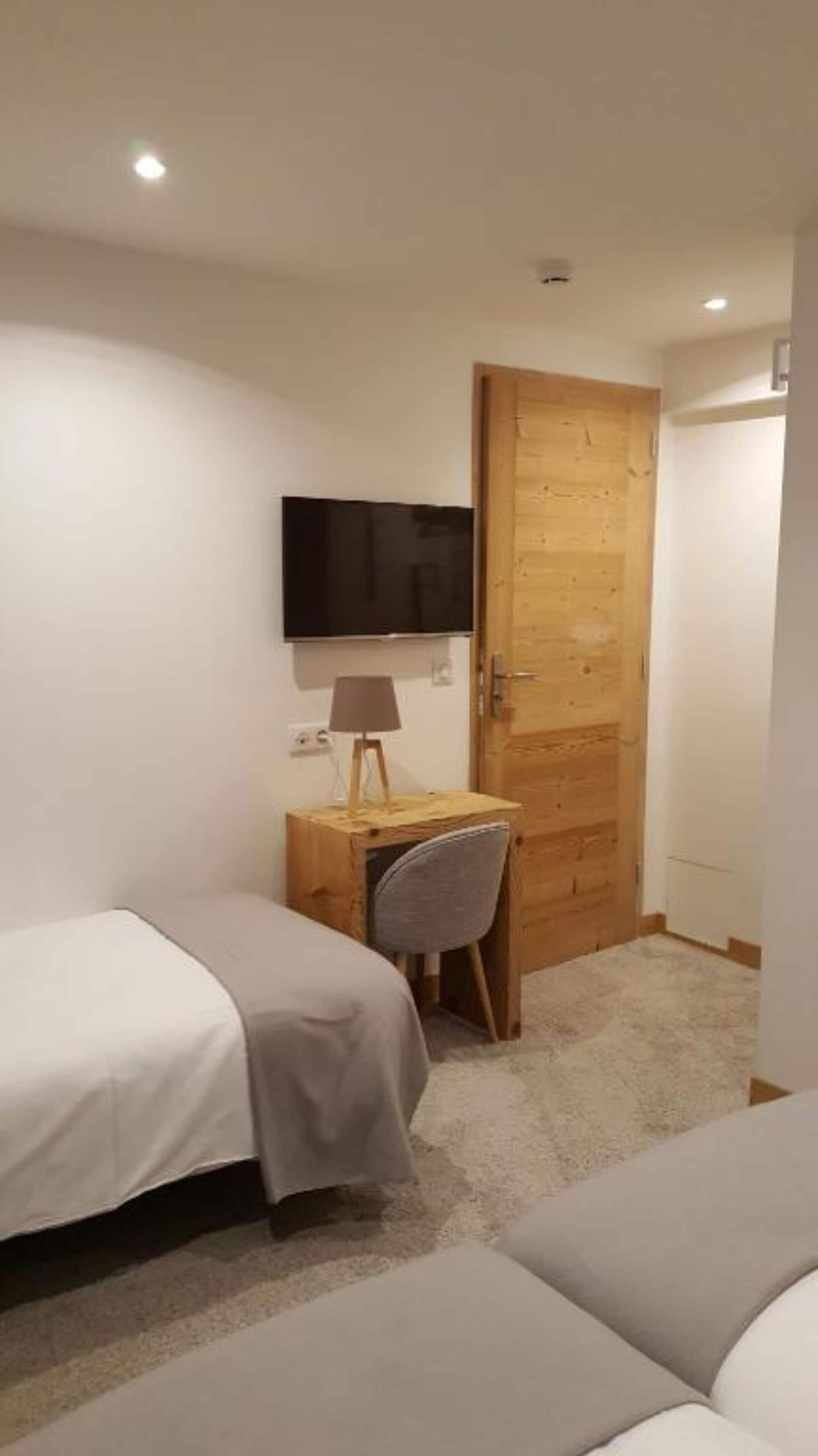 triple room | in-room safe, free wifi, bed sheets