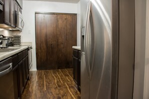 Refrigerador, microondas y cafetera y tetera