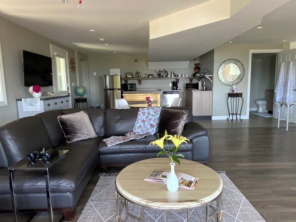 Smart-TV, Kamin, Bücher